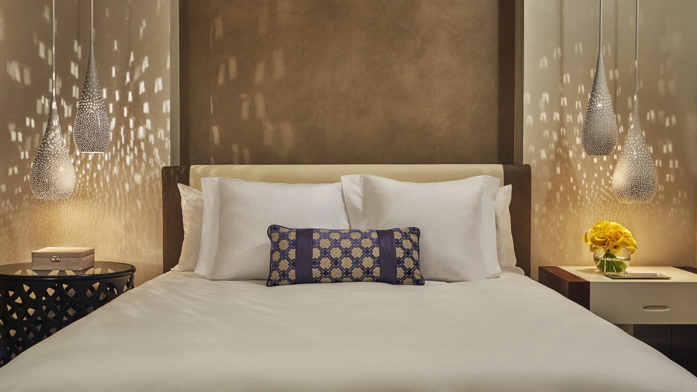 Four Seasons Hotel Casablanca Exterior foto A bed with a throw pillow