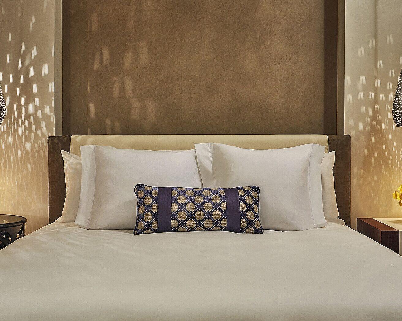 Four Seasons Hotel Casablanca Exterior foto A bed with two pillows