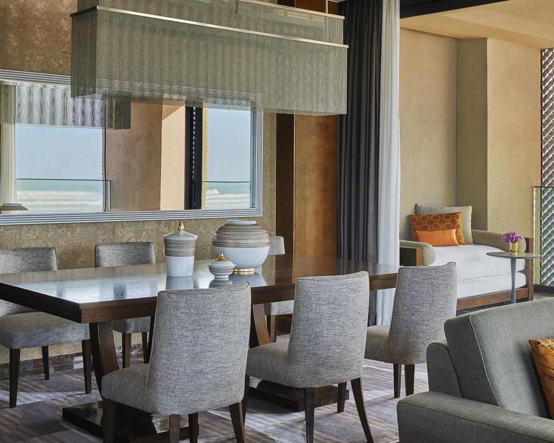 Four Seasons Hotel Casablanca Exterior foto A suite at the Ritz-Carlton, DIFC